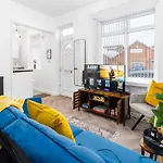Cozy, Chic, And Convenient, 10 Mins To City Centre