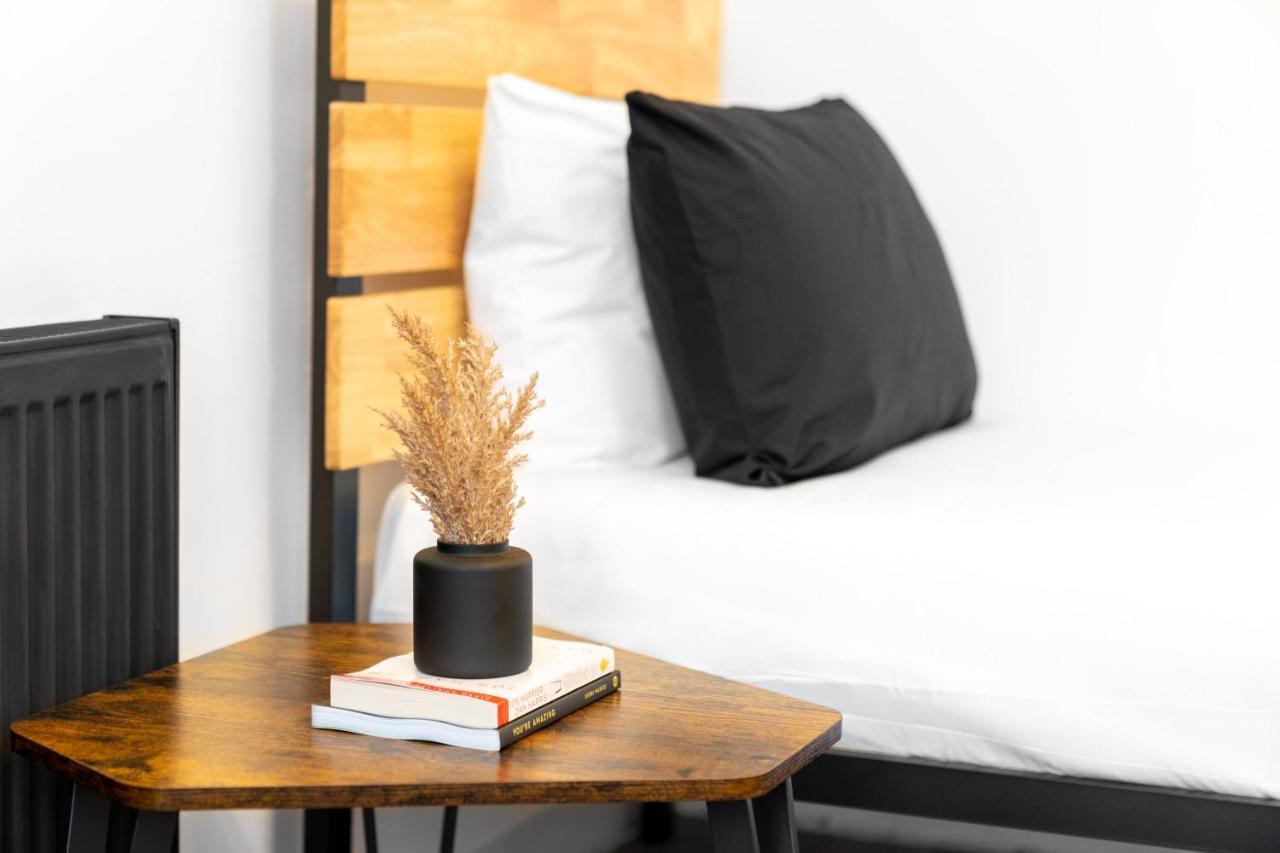 Cozy, Chic, And Convenient, 10 Mins To Centre *
